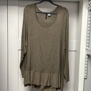Women’s Plus Top